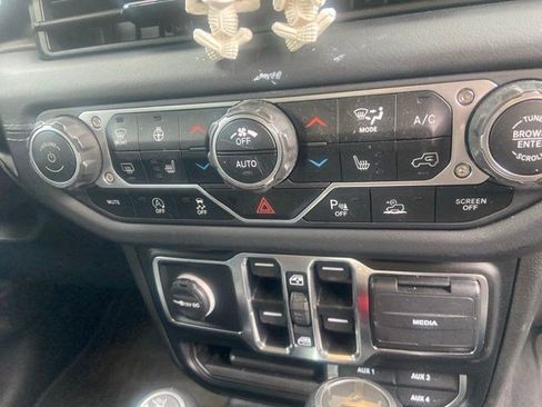 Used 2024 Jeep Wrangler Unlimited Sahara w/ Technology Group AWD/4WD image 7