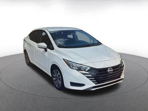 Used 2025 Nissan Versa SV FWD image 4