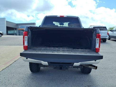 Used 2019 Ford F250 XLT w/ XLT Premium Package AWD/4WD image 7