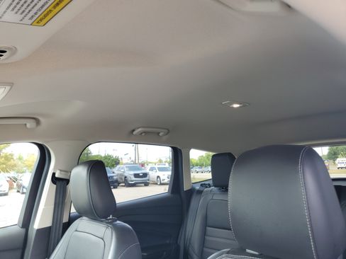 Used 2019 Ford Escape Titanium AWD/4WD image 11