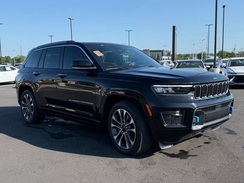 Used 2023 Jeep Grand Cherokee Overland AWD/4WD image 3