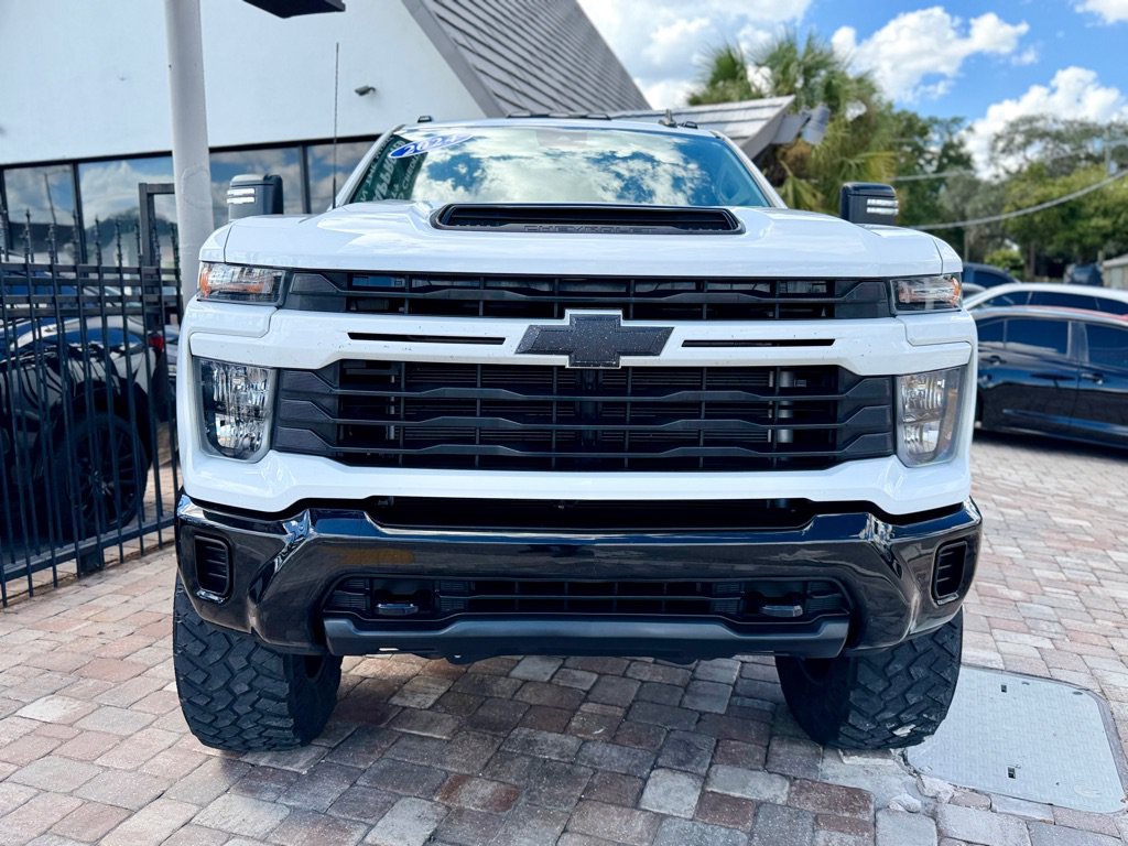 Used 2024 Chevrolet Silverado 2500 Custom w/ Custom Value Package AWD/4WD image 4