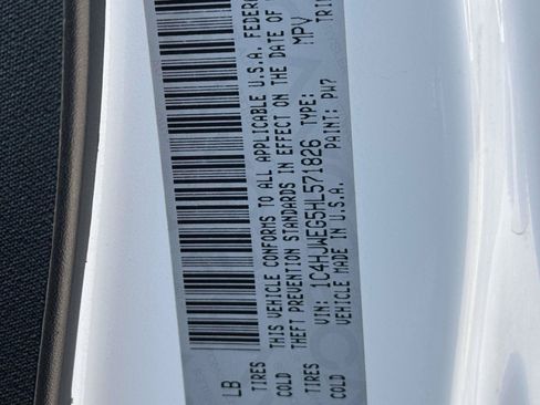 Used 2017 Jeep Wrangler Unlimited Sahara AWD/4WD image 26
