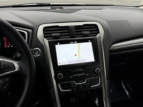 Used 2019 Ford Fusion SE FWD image 27