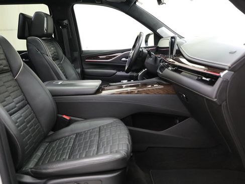 Used 2022 Cadillac Escalade Sport Platinum w/ LPO, ONYX Package AWD/4WD image 12
