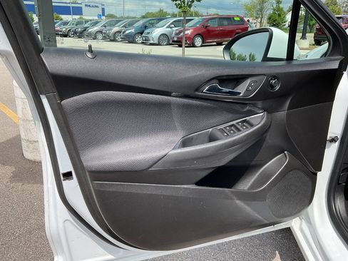Used 2017 Chevrolet Cruze LT w/ Convenience Package FWD image 27