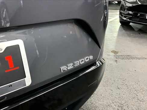 Used 2024 Lexus RZ 300e Premium FWD image 10