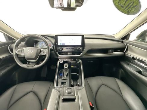 Used 2025 Toyota Grand Highlander AWD image 3