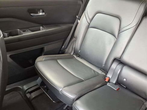 Used 2023 Nissan Pathfinder SL w/ Black Appearance Package FWD image 18