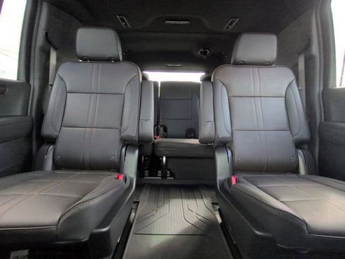 New 2026 Chevrolet Suburban High Country image 5