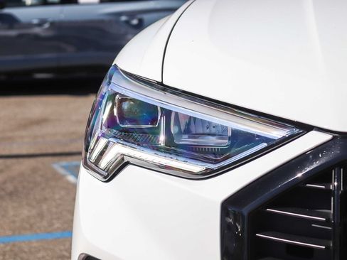 Certified 2025 Audi Q3 2.0T Premium Plus w/ Premium Plus Package AWD/4WD image 12