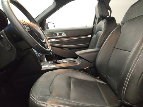 Used 2018 Ford Explorer Limited image 17