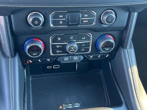 Certified 2023 Chevrolet Suburban Premier image 34