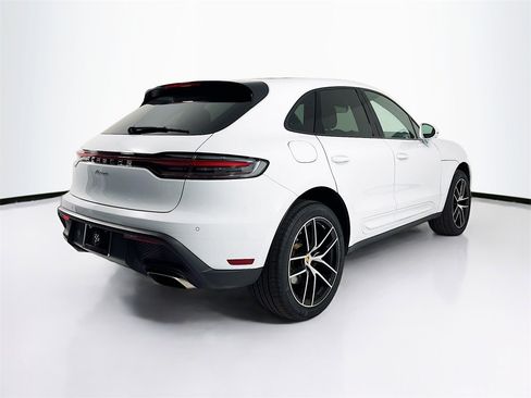 Certified 2025 Porsche Macan image 7