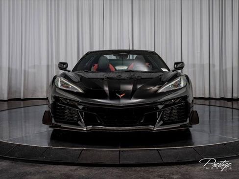 Used 2025 Chevrolet Corvette Z06 w/ Z07 Performance Package RWD image 3