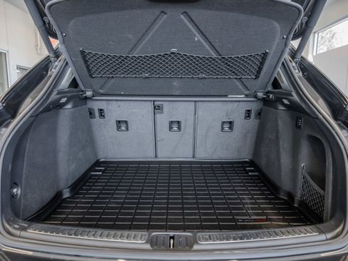 Used 2018 Porsche Macan Turbo w/ Premium Package Plus image 32