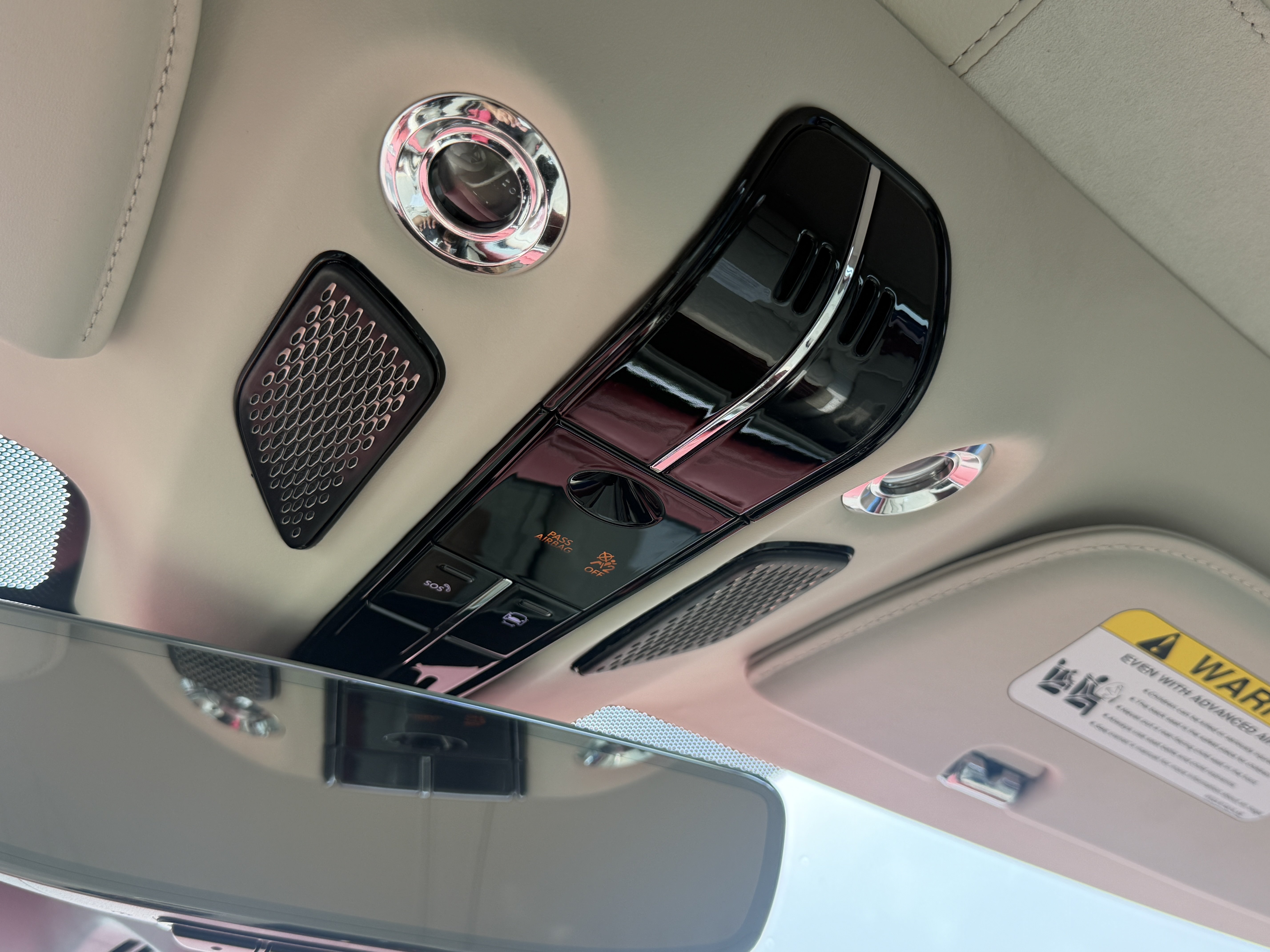 Used 2024 Aston Martin DB12 Coupe RWD image 29