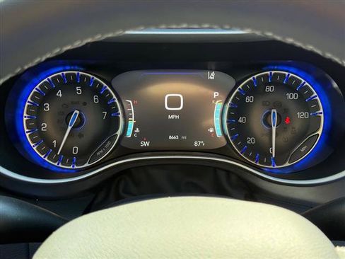 Used 2025 Chrysler Voyager LX FWD image 16