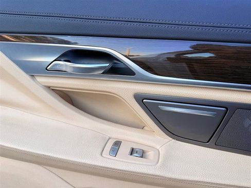 Used 2016 BMW 740i image 32