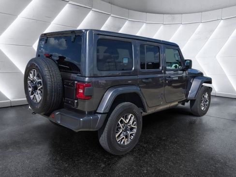 Used 2025 Jeep Wrangler Unlimited Sahara AWD/4WD image 5