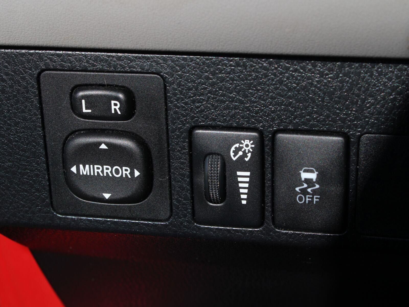 Used 2015 Toyota RAV4 LE AWD/4WD image 11
