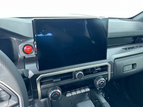 Used 2025 Toyota Tacoma TRD Off-Road AWD/4WD image 25