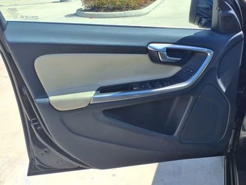 Used 2015 Volvo S60 T5 Premier w/ Convenience Package image 11