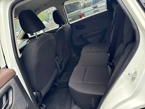 Used 2023 Nissan Rogue S AWD/4WD image 19