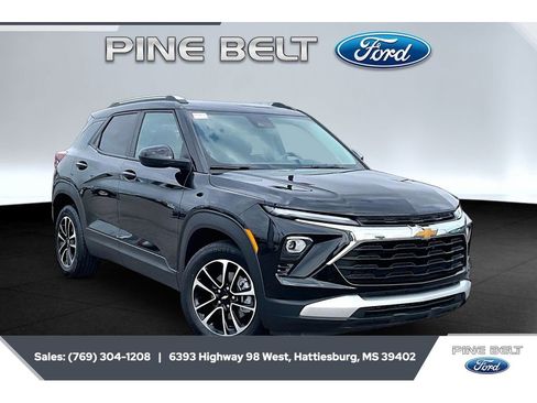 Used 2025 Chevrolet TrailBlazer LT FWD image 1