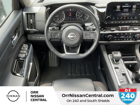 Used 2025 Nissan Pathfinder SL w/ Black Appearance Package FWD image 14