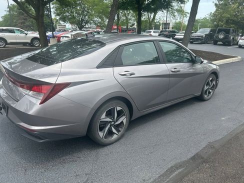 Used 2023 Hyundai Elantra SEL w/ Convenience Package FWD image 5