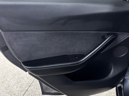 Used 2021 Tesla Model Y Long Range image 9