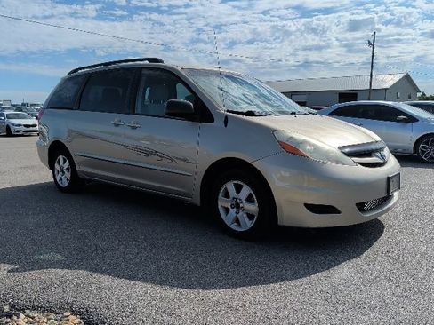 Used 2007 Toyota Sienna LE w/ LE Pkg 3 FWD image 2
