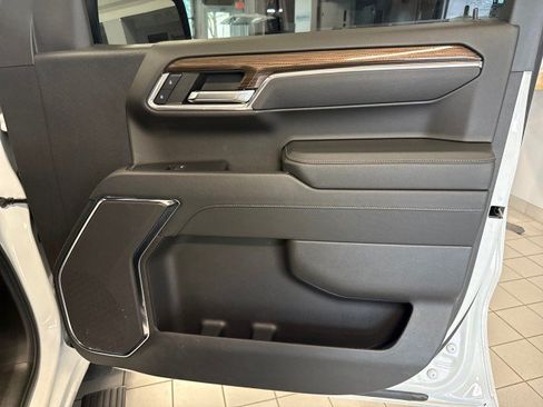 Used 2024 Chevrolet Silverado 1500 LT AWD/4WD image 30
