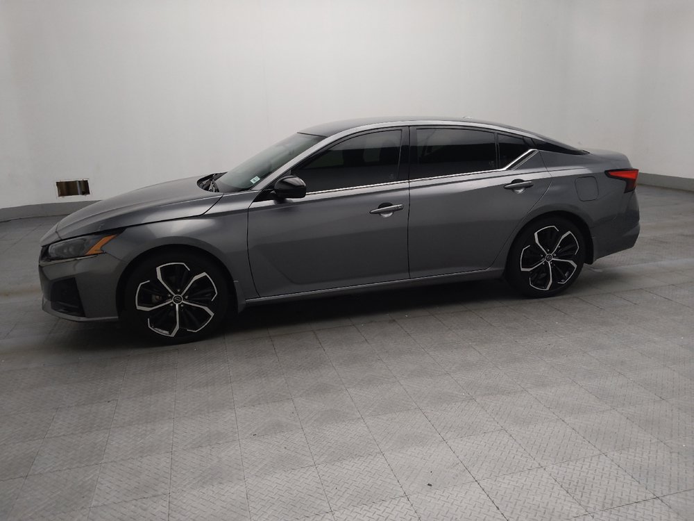 Used 2023 Nissan Altima 2.5 SR FWD image 2