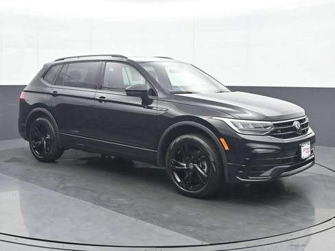 Used 2024 Volkswagen Tiguan SE R-Line AWD/4WD image 9