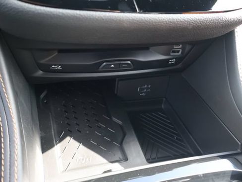 New 2027 Chrysler Pacifica Pinnacle w/ Theater Group FWD image 16