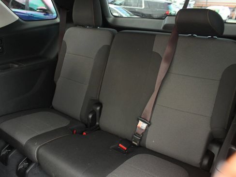 Used 2021 Chevrolet Traverse LT FWD image 21