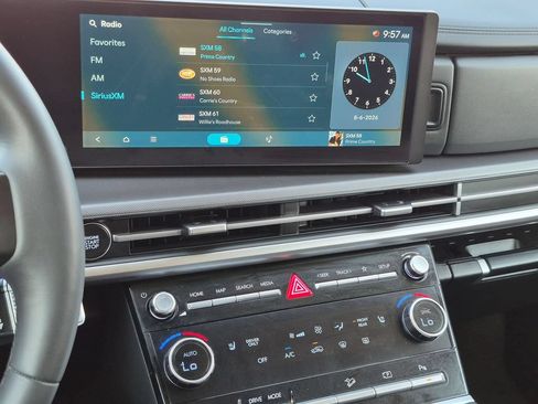 Used 2025 Hyundai Santa Fe SEL FWD image 18