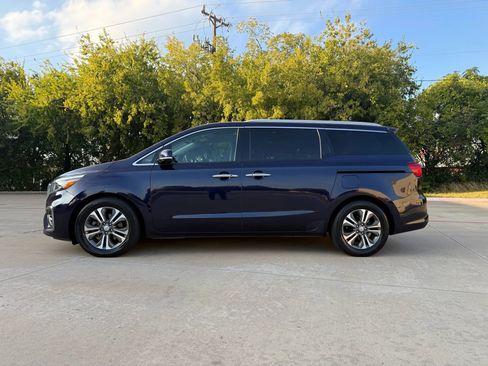 Used 2021 Kia Sedona SX image 3