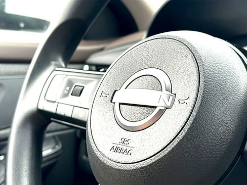 Used 2023 Nissan Rogue SV FWD image 30