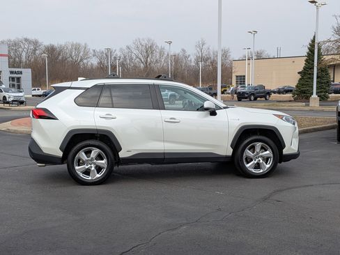 Certified 2021 Toyota RAV4 XLE Premium image 9