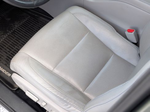 Used 2016 Toyota Highlander Limited image 31