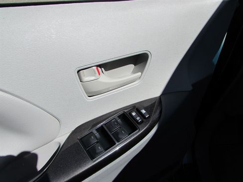 Used 2012 Toyota Sienna LE FWD image 21