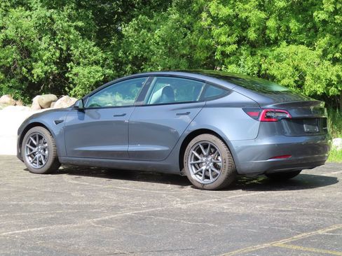 Used 2022 Tesla Model 3 Long Range AWD/4WD image 9