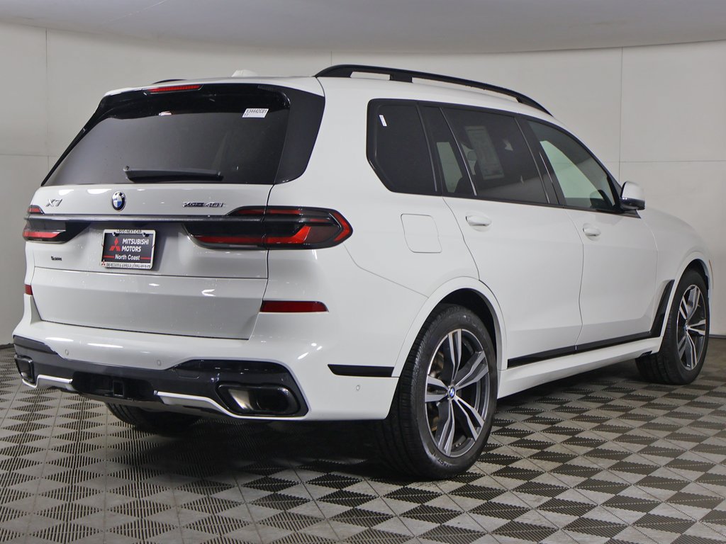 Used 2024 BMW X7 xDrive40i w/ M Sport Package AWD/4WD image 13