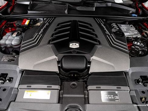 Used 2023 Lamborghini Urus Performante AWD/4WD image 9