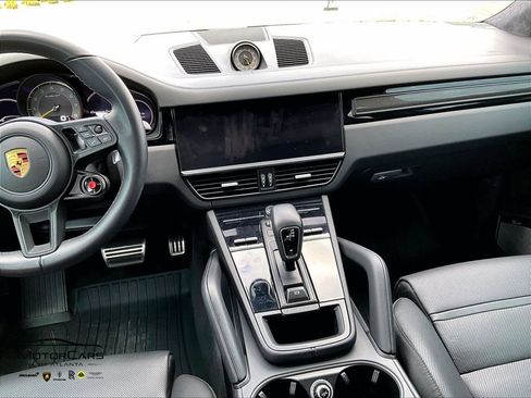 Used 2022 Porsche Cayenne Turbo GT image 8