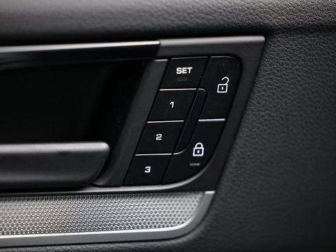 Certified 2025 Porsche Cayenne image 19