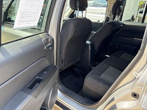 Used 2015 Jeep Patriot Latitude AWD/4WD image 11
